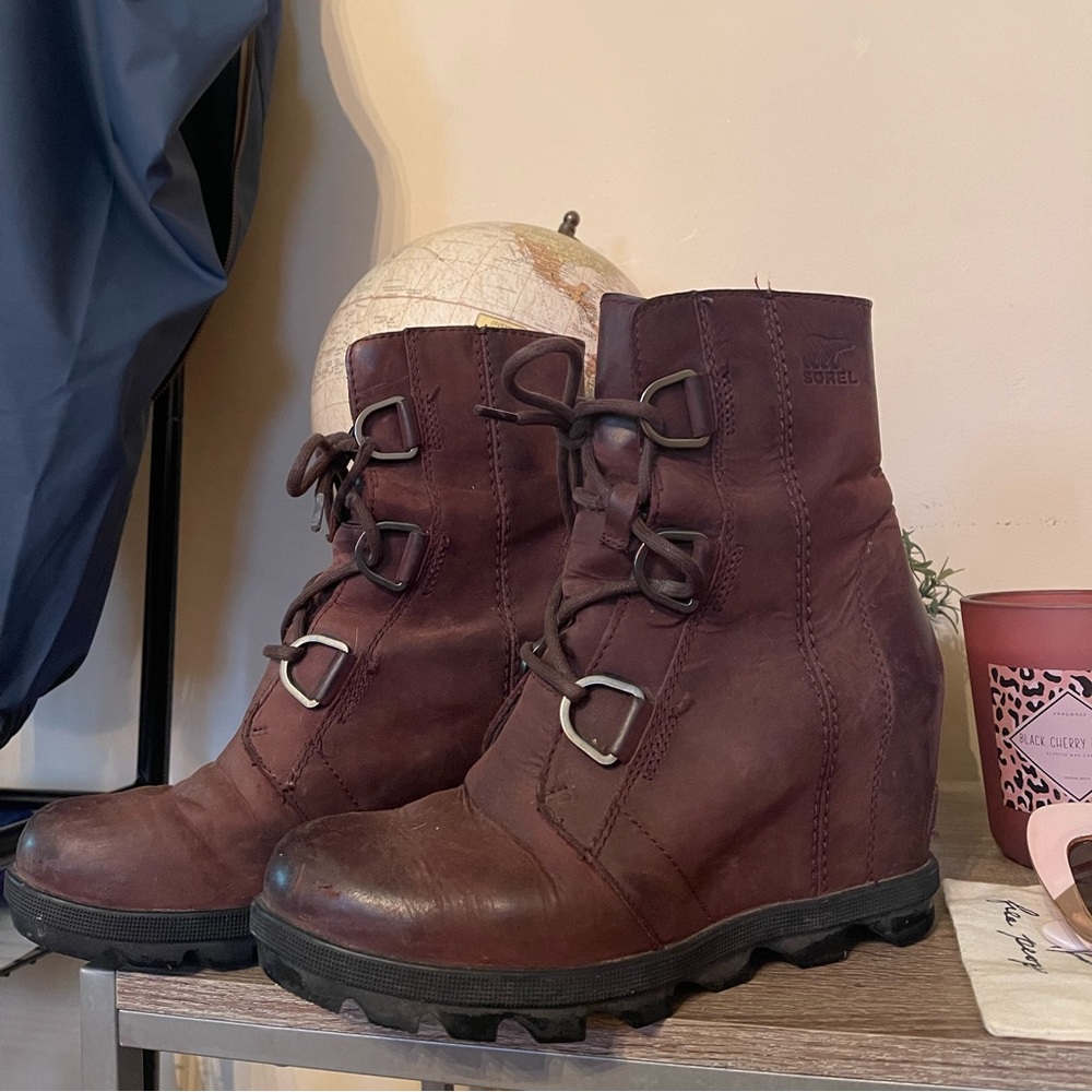Joan of Arctic SOREL boots. Gently worn, good shape.
